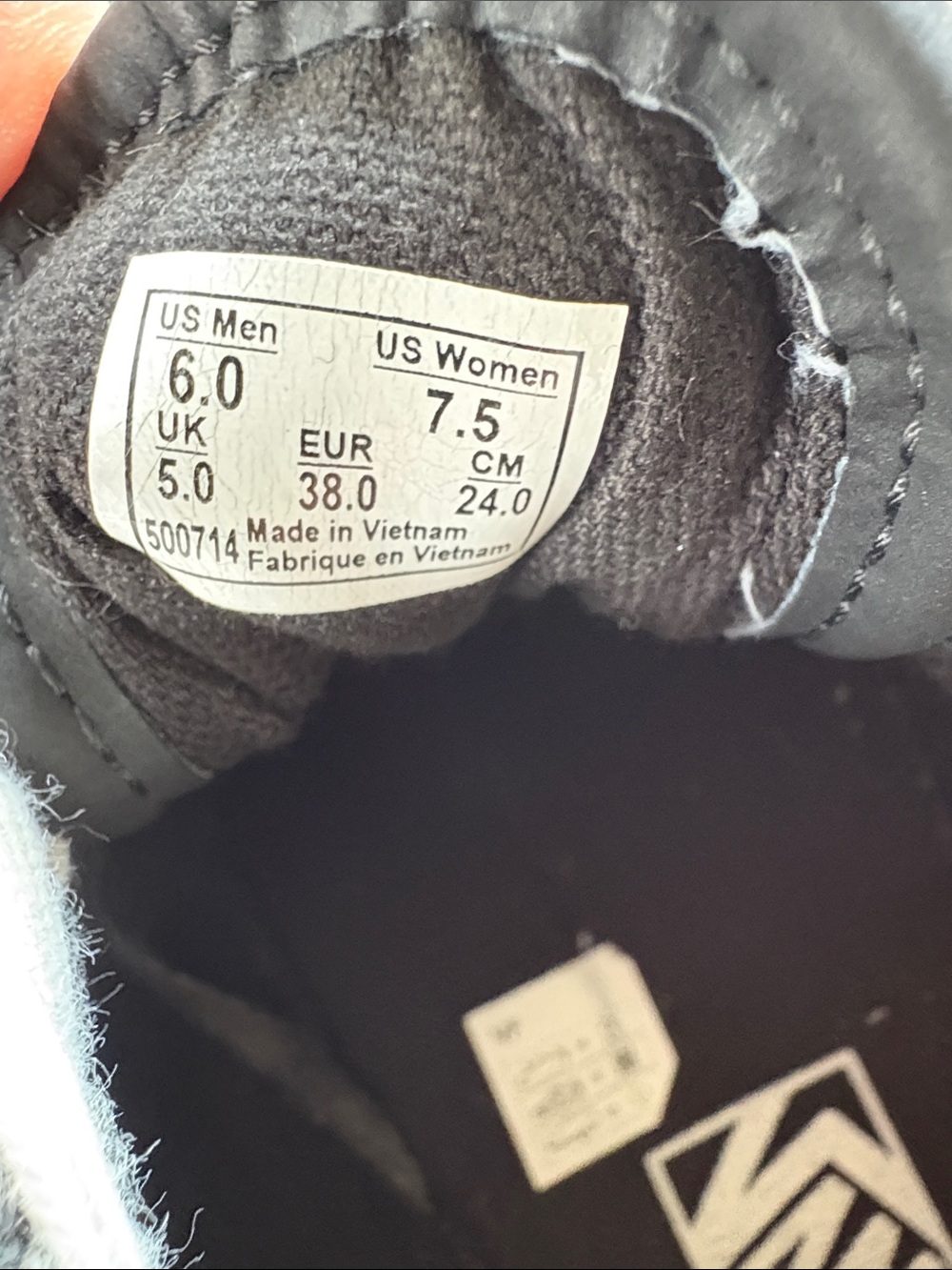 Vans Black and White Women's Low-Top Sneakers - Womens 7-1/2 (Mens 6) - Picture 4 of 6